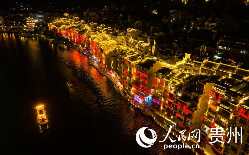 贵州镇远古城夜景。 人民网 阳茜摄